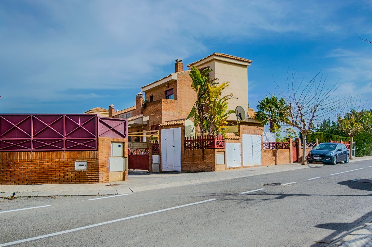 Villa en venta en La Nucia